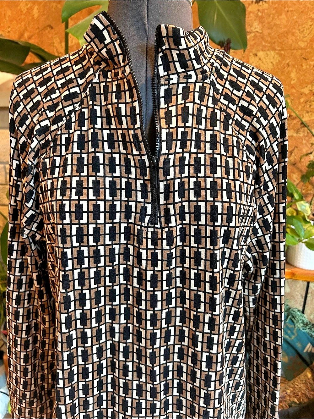 Anne Klein Geometric Zip Front Blouse in Black & Brown Size Medium Like